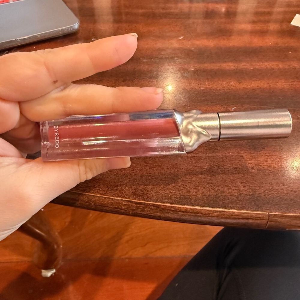 Byredo Liquid Lipstick Vinyl in 202